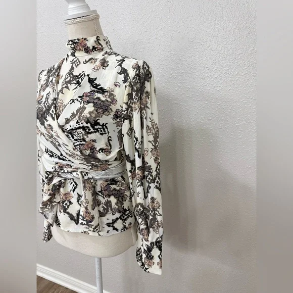 $375 IRO Women Ivory Sakari Printed Crisscross Turtleneck Size XS-S - Picture 5 of 11